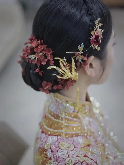 周大福的黄金凤钗做头饰真的很美