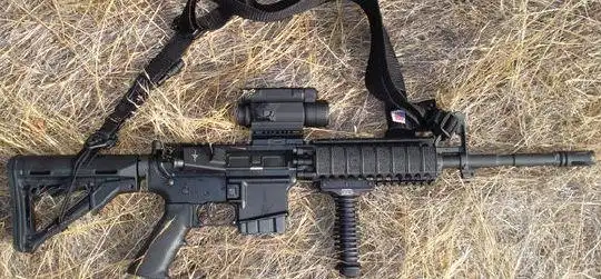 美国陆军使用的ar15步枪在经历越战检验后得到了改进,于1967年发展