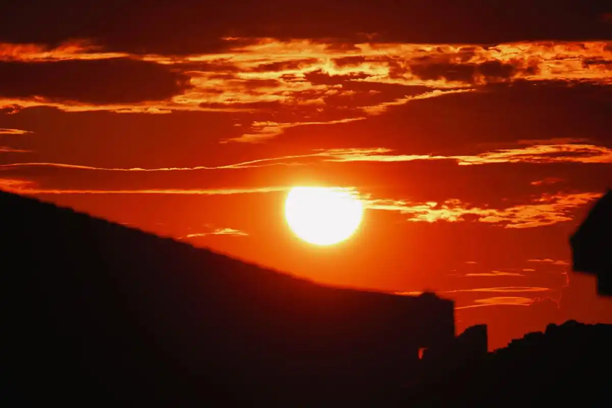 在家窗台拍下的日落