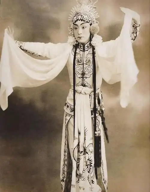 该社是京剧"四大名旦"之一的尚小云于1938年所创立的班社.