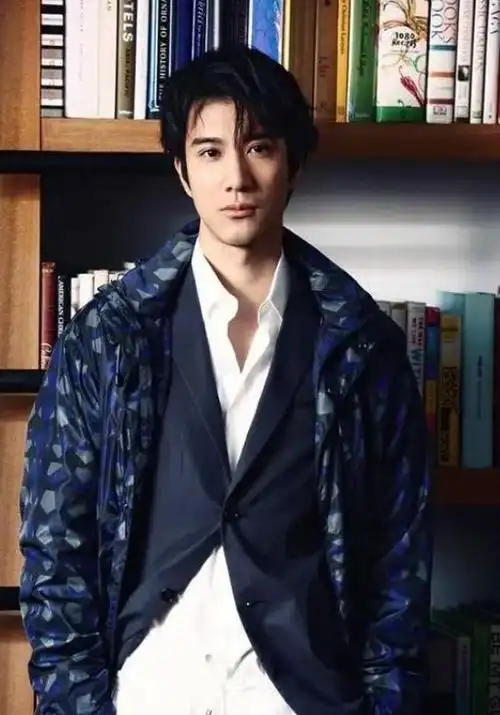 45岁王力宏最新近照剪短发帅回巅峰生图状态超年轻