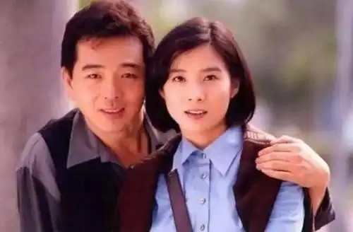 张晨光的哭泣,揭开了娱乐圈的一道"伤疤"