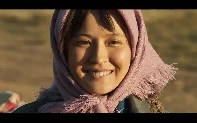 《山海情》3:水花拖家带口,400公里走到金滩村!