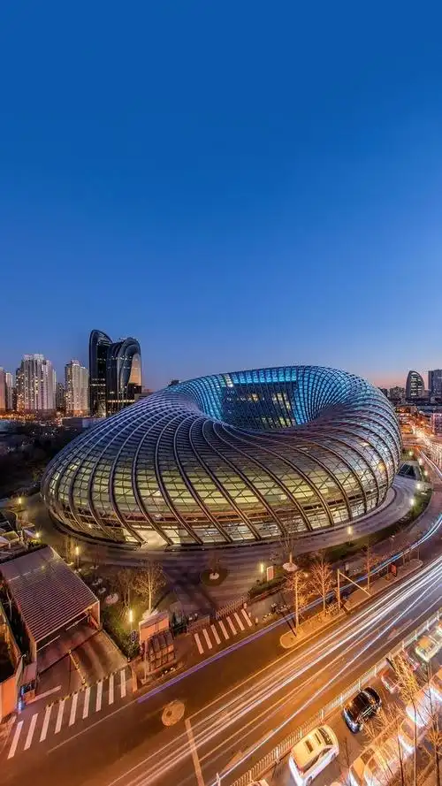 科技感十足的建筑风格凤凰传媒中心