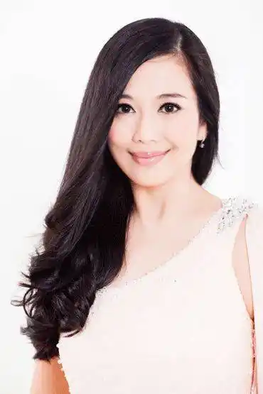 她曾是"港剧一姐",被骗破产,无法生育,差点抑郁自杀