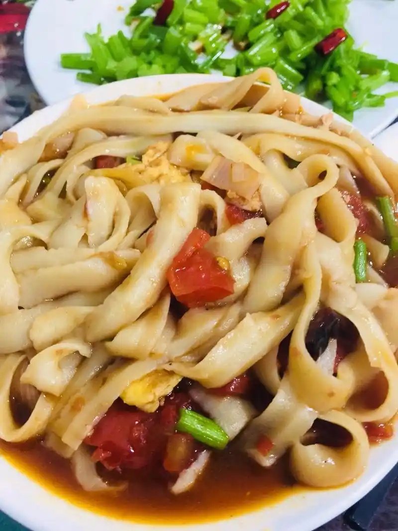 阿尔:在山西侯马奎华面馆吃正宗刀削面