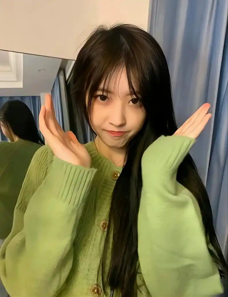 抖音网红美女  2018年起开始在抖音平台发布视频,2019年因为一条苹果