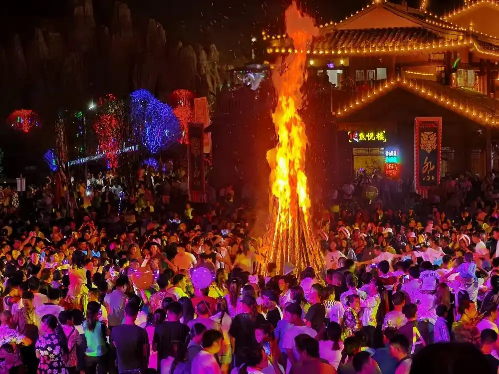 篝火晚会 (肖胜摄影)