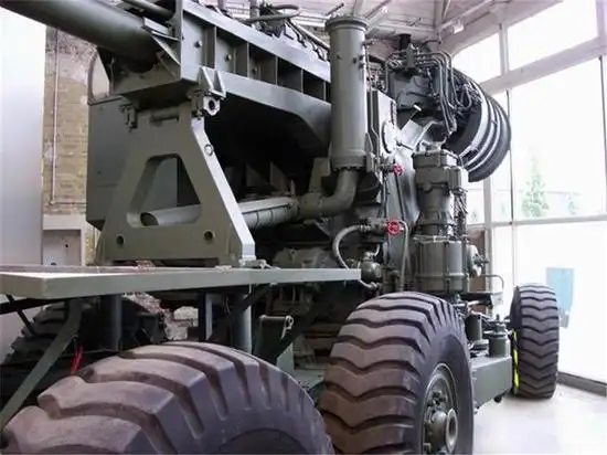 127毫米转膛炮虽然大口径高射炮已经没落,但是直升机的发展让中小口径