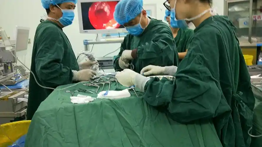 秦永教授带领下的第一例经鼻内窥镜下复杂筛窦囊肿切除术