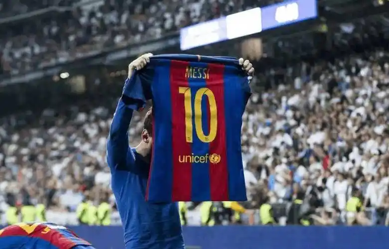 (绝杀皇马晒球衣的名场面)而随后的2018年世界杯,是梅西参加的第四届