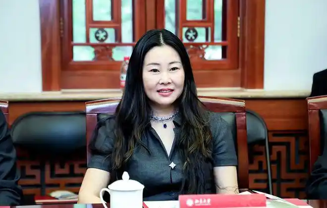 上海2022年最新十大女富豪共计坐拥身价2585亿元人民币