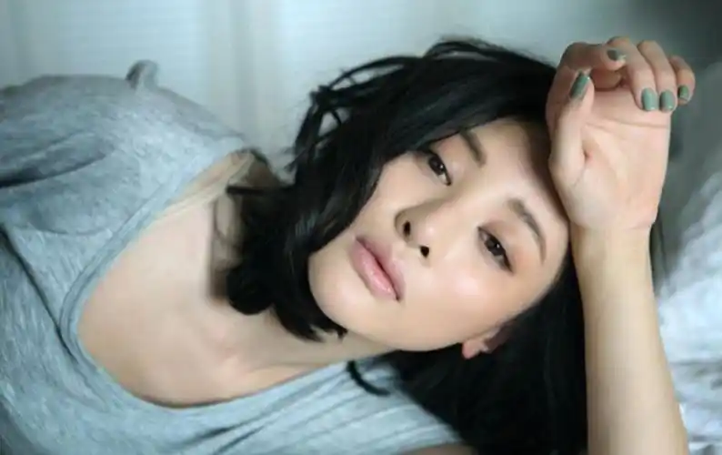 美女图片吴晓敏居室朴实迷人写真