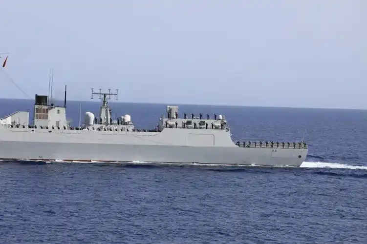 海军第40,41批护航编队在亚丁湾分航