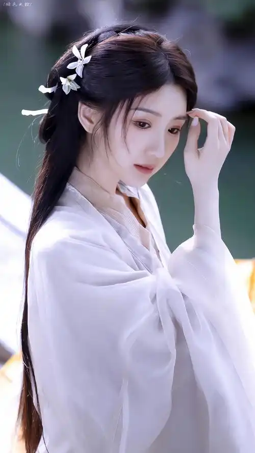 毛晓彤古装新造型