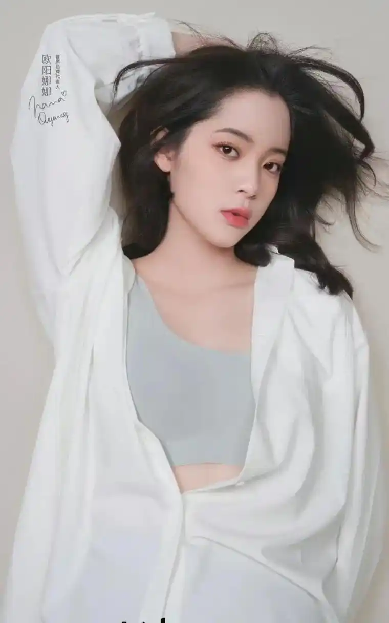 欧阳娜娜广告代言大片,气质独特,性感飘逸