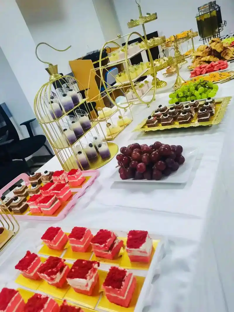 美的公司团建茶歇甜品台布置.加班啦[蛋糕][蛋糕][蛋糕]  - 抖音