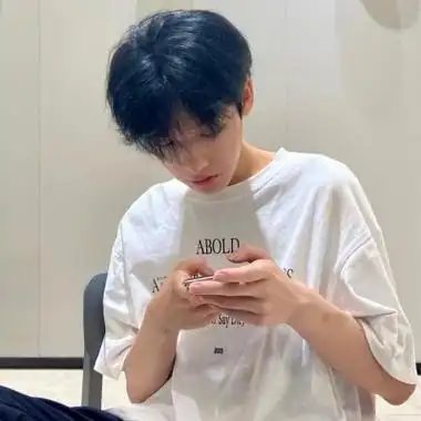 干净阳光白t白色系男生头像