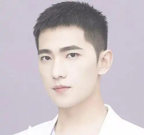 没有这个颜值能剪这个头发嘛想找个好打理不丑的发型好难嗷