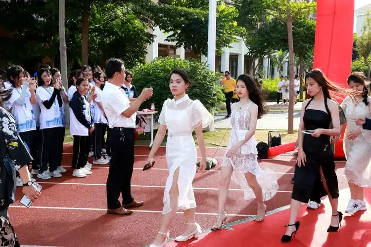 华二黄中2022届高中毕业典礼