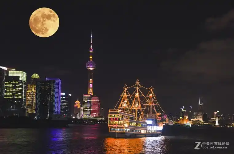 超大月亮升空浦江