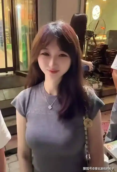 旭旭宝宝正录制视频,突然嫂子韩茜茜娇羞出镜,这副好身材太绝了