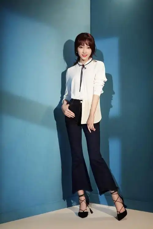 最美师姐宣璐的"仙女系"搭配,风格清新又简约,少女气息十足