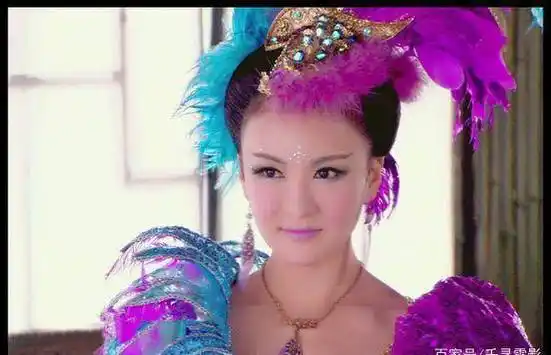 3,凤青青(郑亦桐饰):轩辕坟三妖之一,九尾狐的二妹,修行千年的九头雉