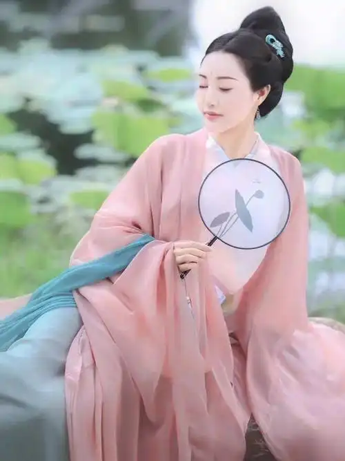 拍摄古风人像的道具团扇怎么拍好看2个方案拍出古韵美照片