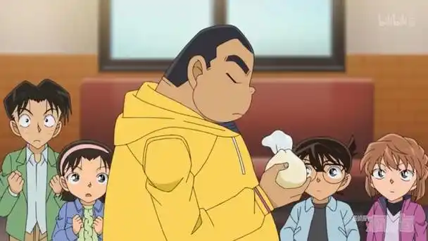 "重量是215克",不愧是小岛元太,他的能力令柯南惊讶