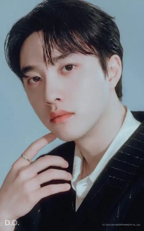 都暻秀严肃可爱