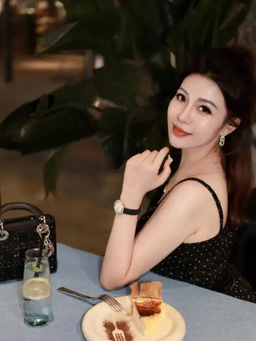 女人的气质比年龄重要微笑比颜值重要