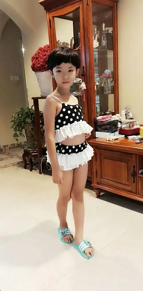 月月从不懂事儿的小娃娃长大了成了这样的小姑娘,很可爱,看看吧