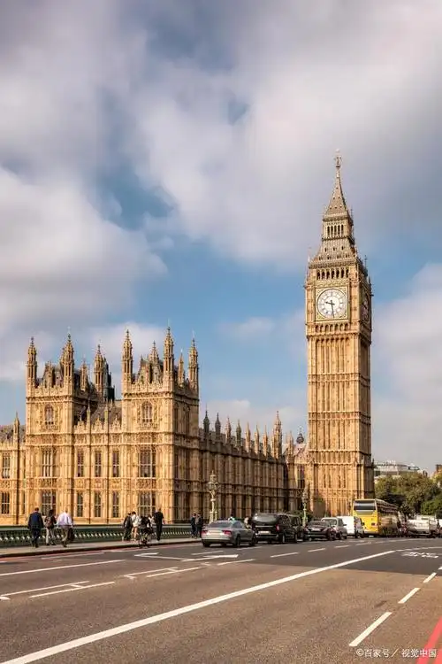 英国的大本钟,这座矗立在伦敦市中心的标志性建筑,不仅是英国的象征