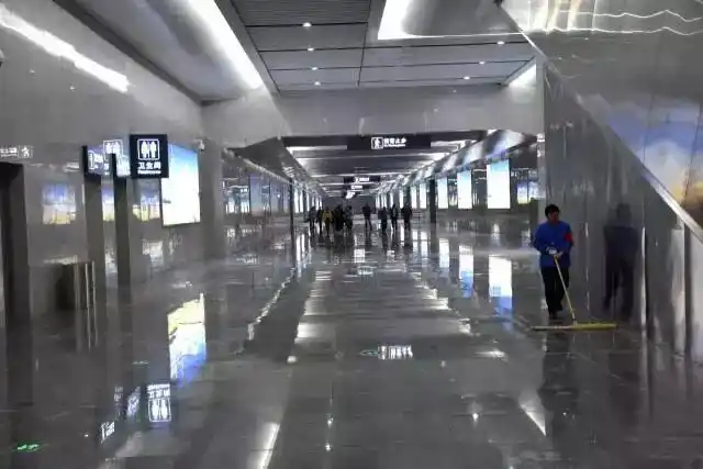 贵阳东站迎来首发列车记者带你直击现场附换乘信息和票价