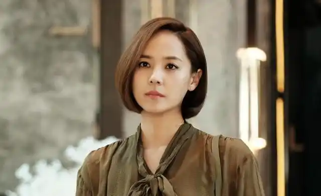 南韩第一代神颜华丽变身爆剧顶楼让人又爱又恨的吴允熙