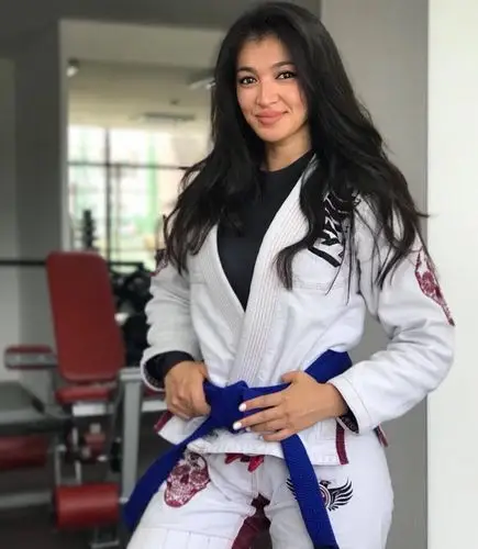 哈萨克斯坦全智贤女柔道运动员凭长相走红网络