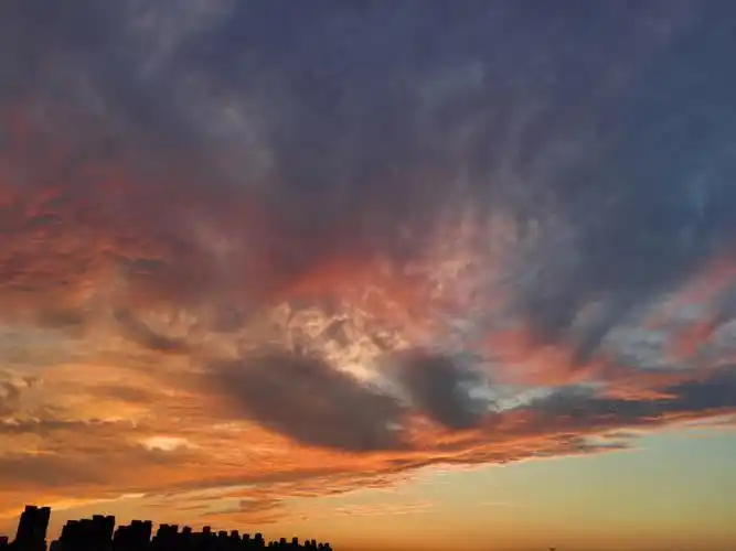 最近的火烧云很美