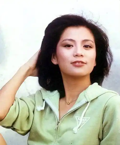 26岁翁美玲自杀一生都在自毁光芒之下她到底有多凄凉