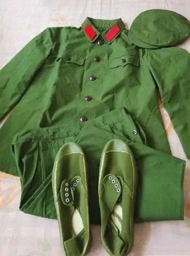 童年的记忆五角星黄军装红领章铁丝枪经历过的至少都是70后