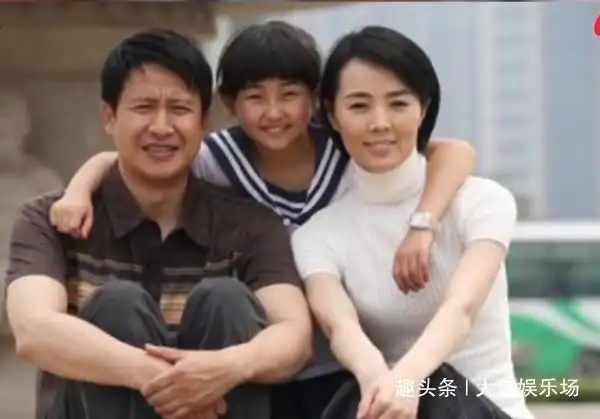 曾因穷被前妻抛弃,带着儿子北漂一剧成名,二婚娶"北方张曼玉"