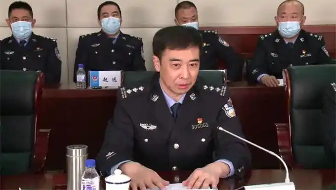 座谈会上,副县长,公安局长王建新详细汇报了县公安局队伍教育整顿