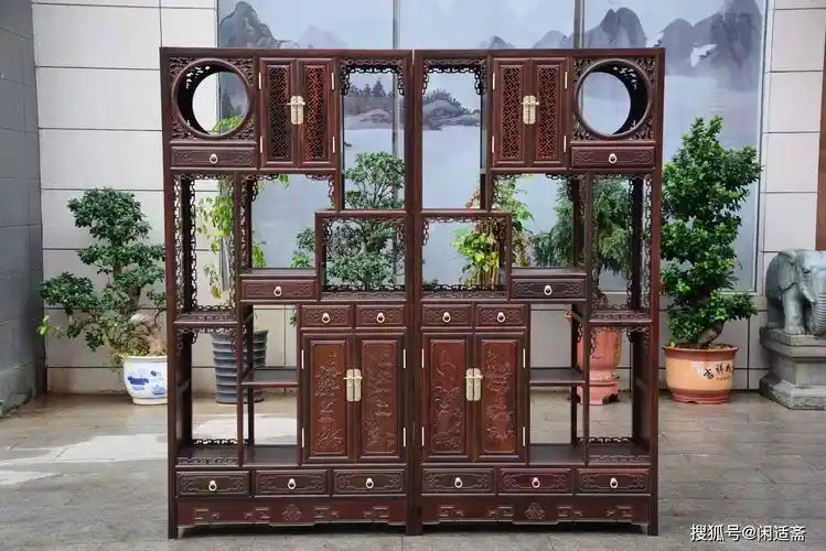 中式空间,古玩珍赏,大红酸枝,梅兰竹菊博古架