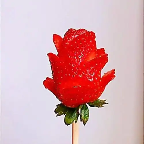 草莓玫瑰花,吃草莓的仪式感,情人节快乐!