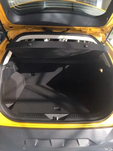 没有具体的数据展现后备箱空间 我个人感觉 这个空间绝对够用的