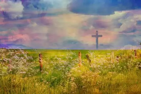 耶稣基督的十字架和美丽的云彩照片