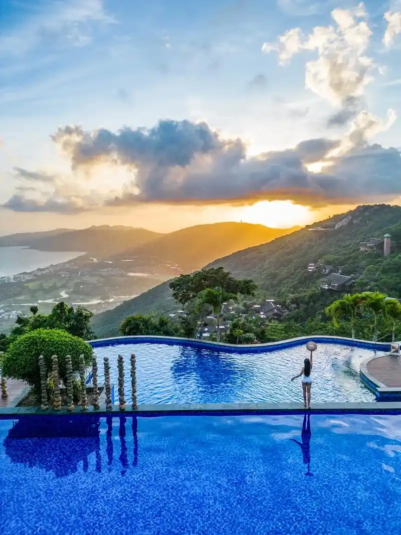 三亚旅拍90亚龙湾鸟巢空中泳池,也太美啦.我竟然在它开了13 - 抖音