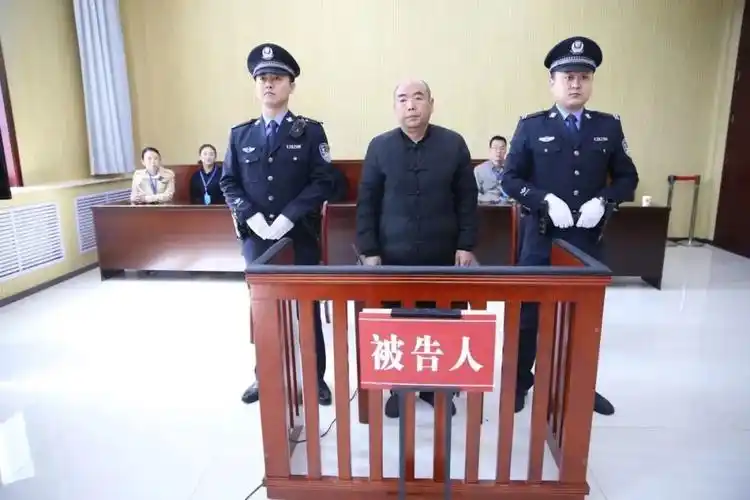 甘肃省岷县原县委书记郭世杰受贿案一审开庭