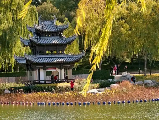 陶然亭公园里的华夏名亭园