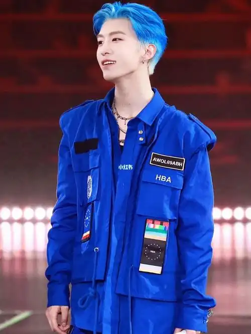 范丞丞  这个蓝发真的惊艳到我了,果然帅的人什么发色都能hold住